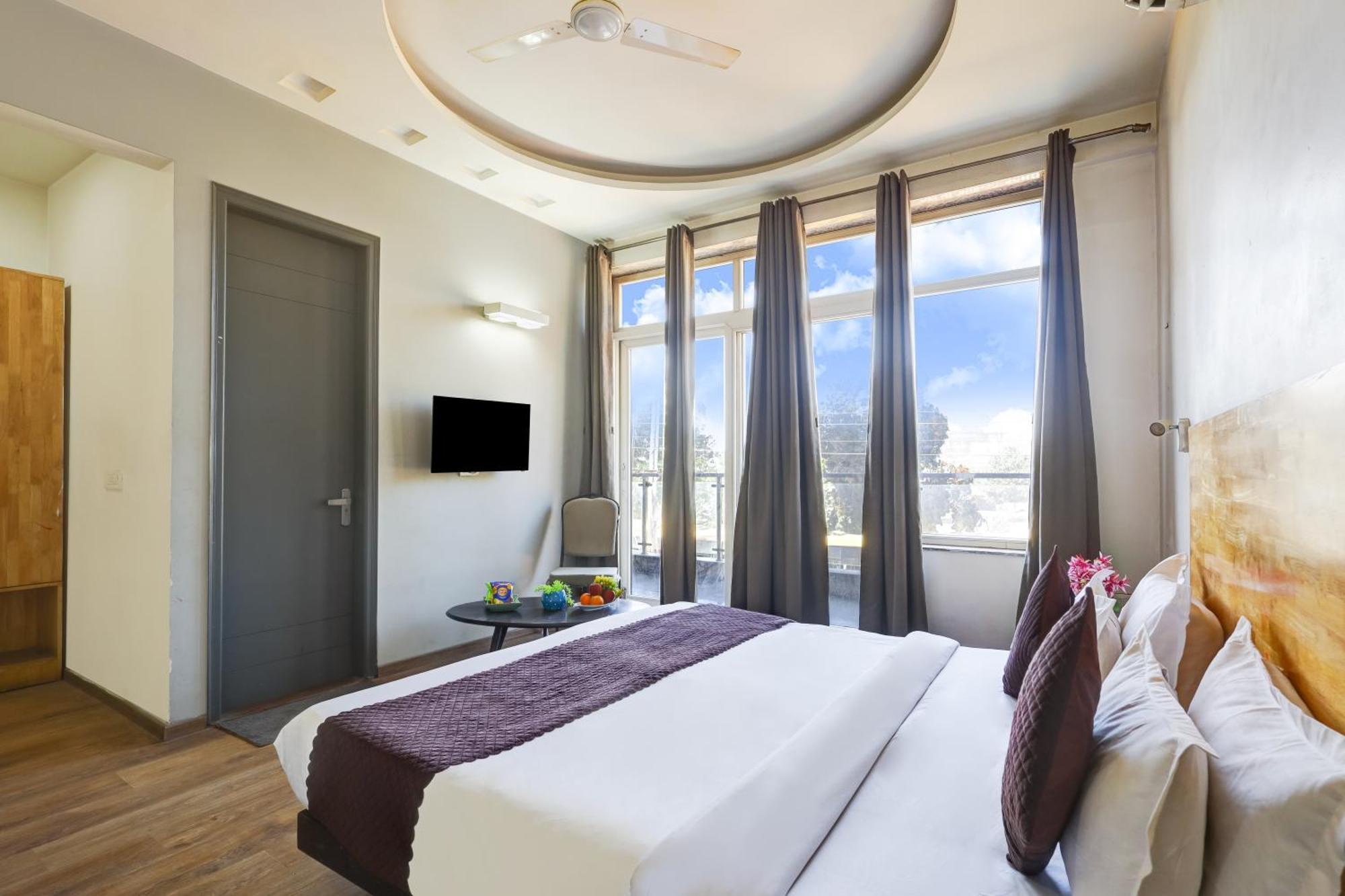 Hotel Wedlock Sector - 47 Gurgaon Exterior photo
